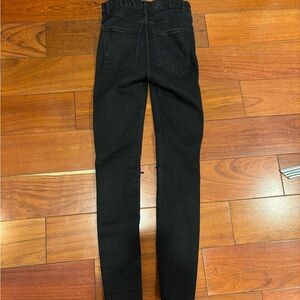 Zara Black Skinny Jeans Sleek and Versatile